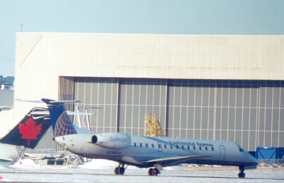 Embraer ERJ 145, Continental Express, N12946