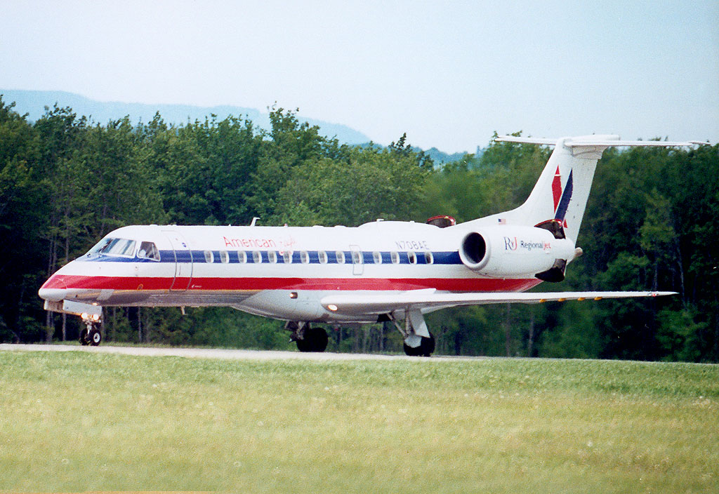 Embraer ERJ 135, American Eagle, N708AE