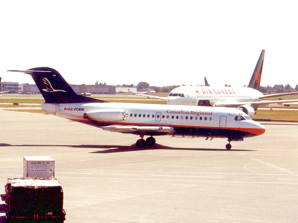 Fokker F.28, Canadian Regional, C-FCRW, fin 142