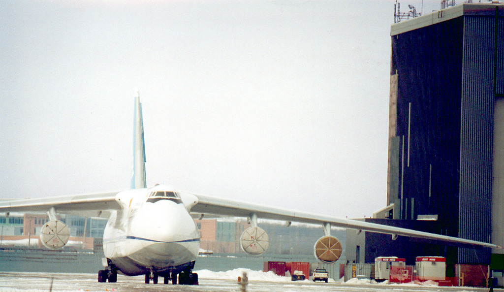 Antonov An-124 