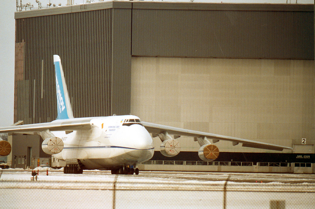 Antonov An-124 