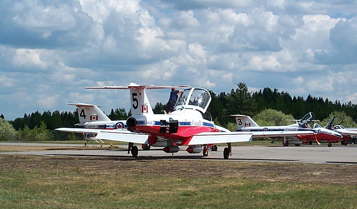 Snowbirds Mont-Laurier 20 mai 2001