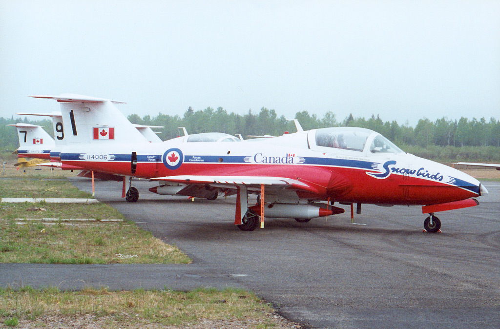 Snowbirds Mont-Laurier 18 mai 2001